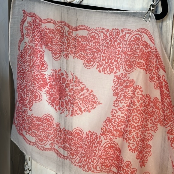 Lovely Lightweight Muslin Patterned Rectangle Versatile Scarf - Picture 3 of 4